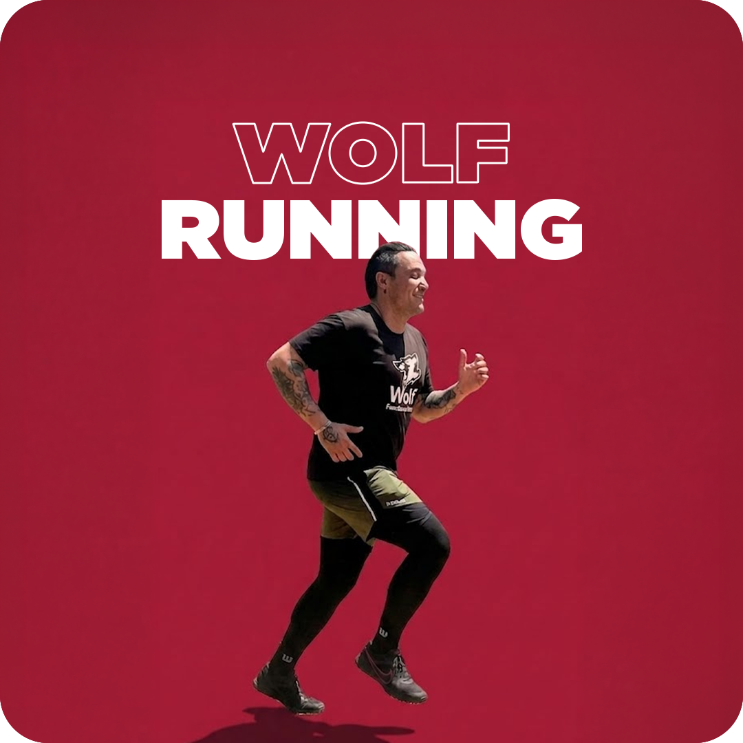 Arturo demostrando un ejercicio de carrera para Wolf Running